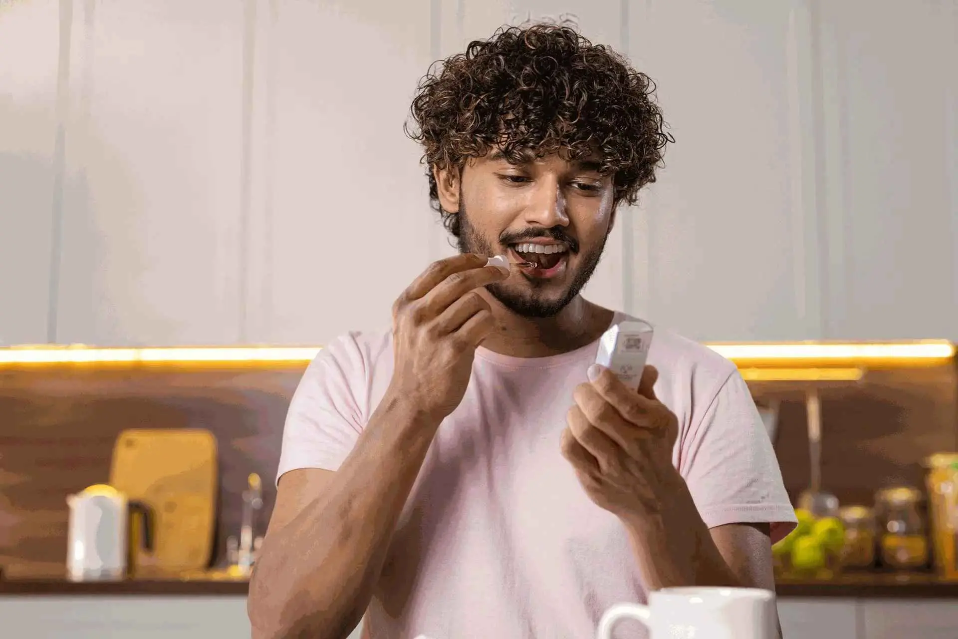 Flacon pipette d'huile au CBD anti-stress Nouvelle Nature, marque blanche.